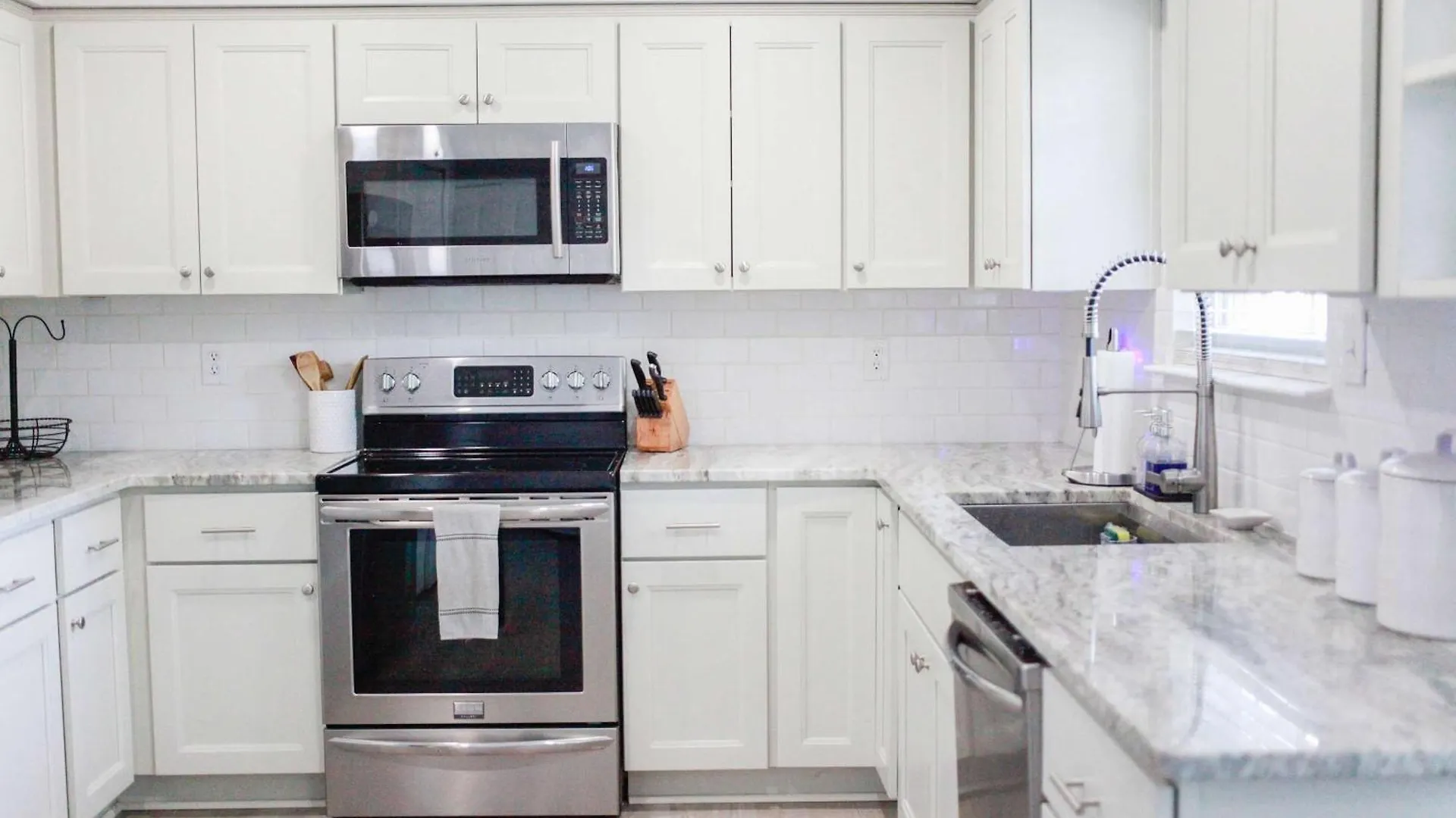 Sojourn Family Home Sleeps 6 Norfolk 0*,  USA